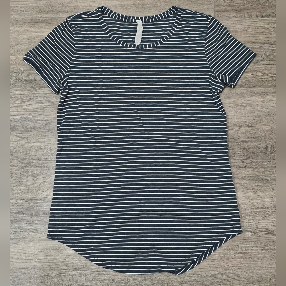 Lululemon Love Tee Cotton short sleeve crew sz small EUC